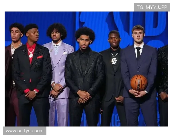 马刺新星迪伦哈珀身披2号球衣亮相NBA官方照片引发热议