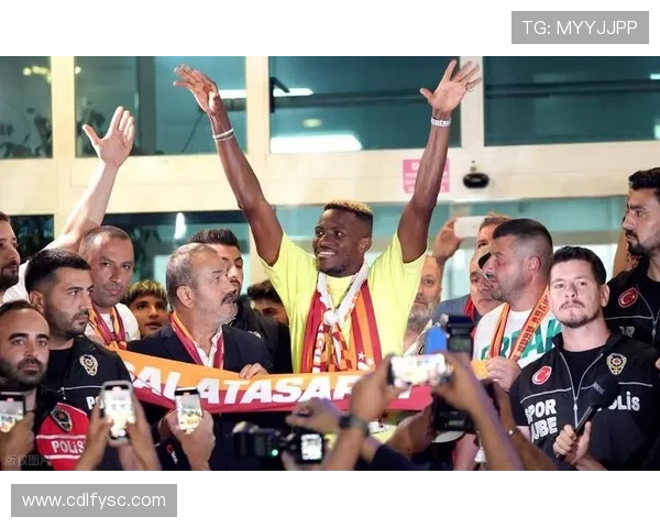 奥斯梅恩上半场双响创历史 成为加拉塔萨雷首位欧冠两球球员